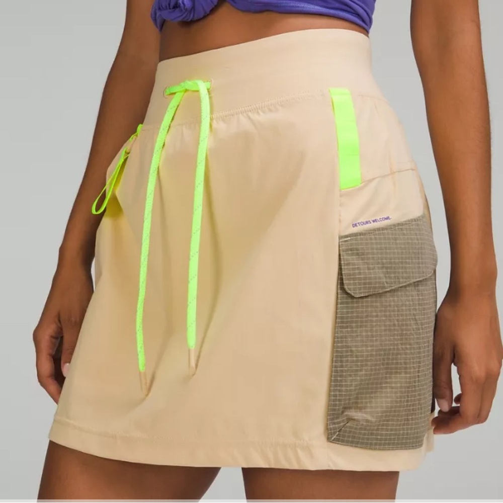 Lululemon Detours Welcome Cargo Skort Women Size 4 Beige‎ Neon Yellow